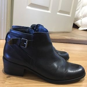 Bussola black leather ankle boots